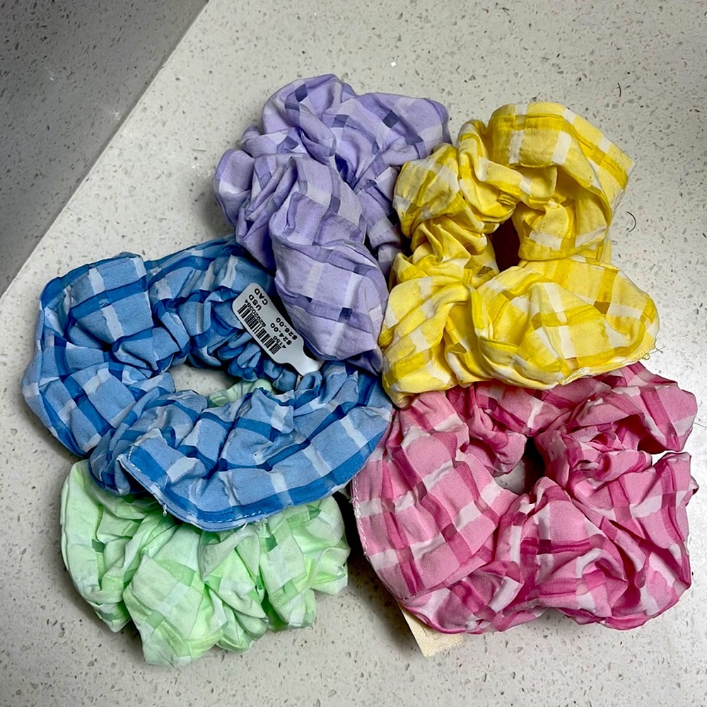 NWT Athropologie gingham scrunchies
